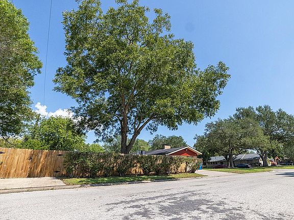 4th image of 201 Glenbrook Ln