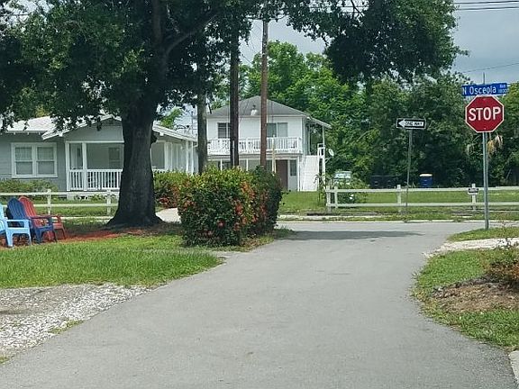 Exterior Neighborhood (street photo)