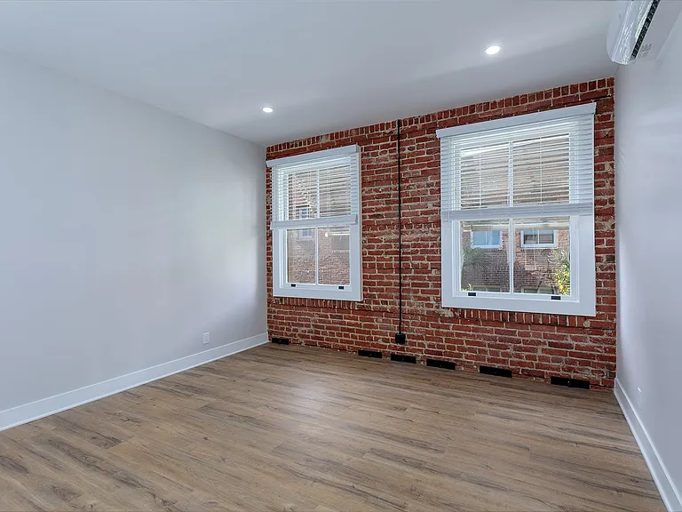 149 S Los Robles Ave — Photo 59