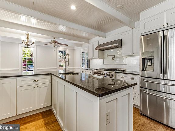 5th image of 1102 Barnesdale Rd