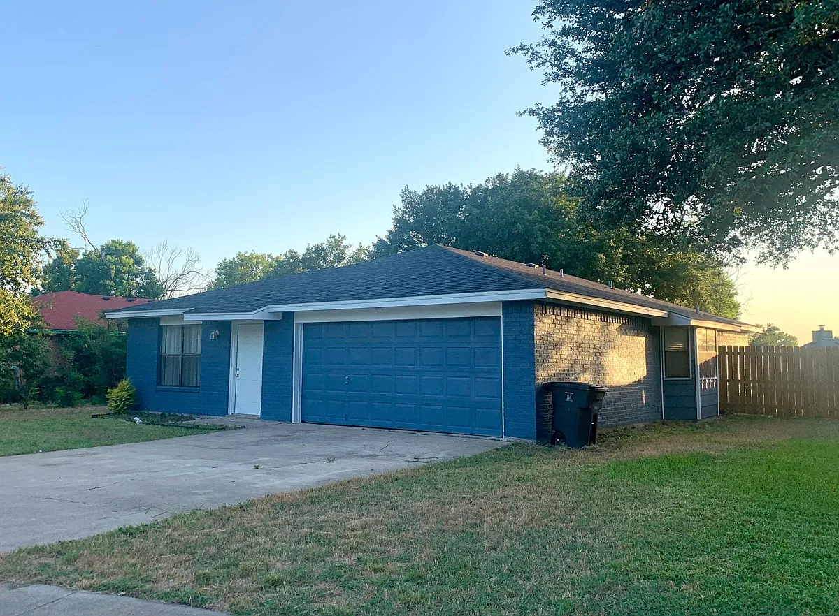 Building Photo - 2901 Transit Dr