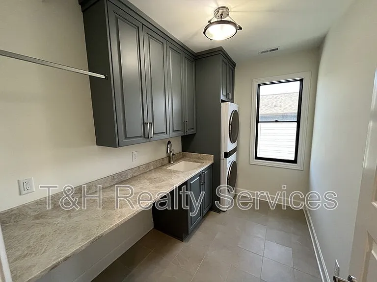 822 Union St — Photo 22