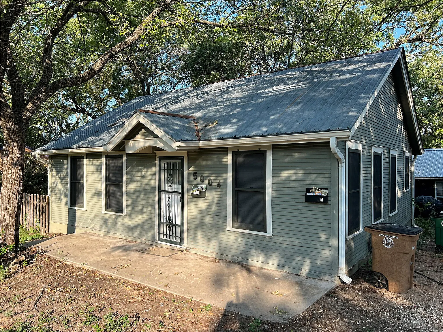 2 bed, 1.0 bath, 832 sqft, $1,850 — Photo 1