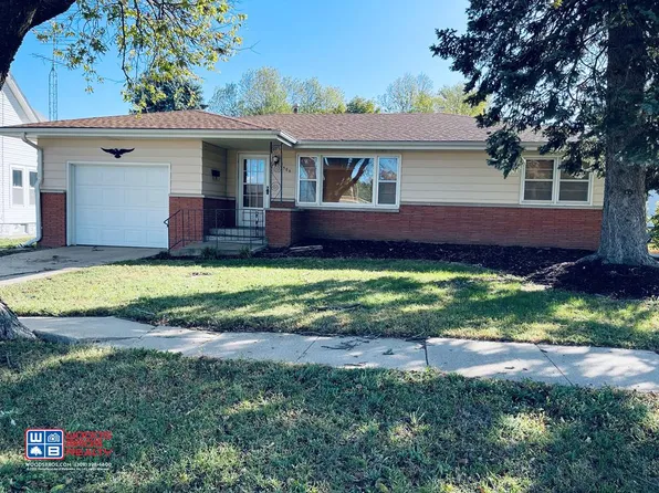 1506 12th St, Aurora, NE 68818