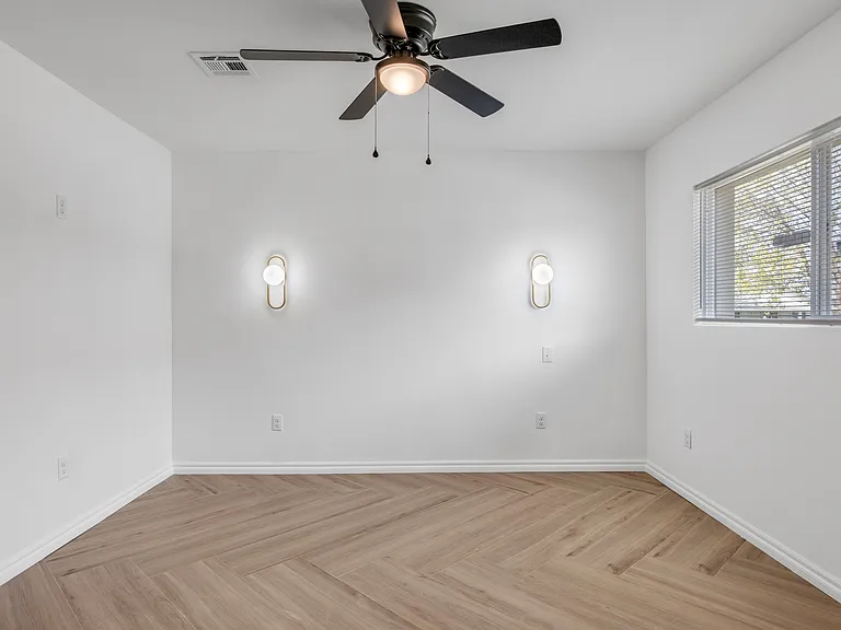 1119 S Rockford Ave — Photo 6