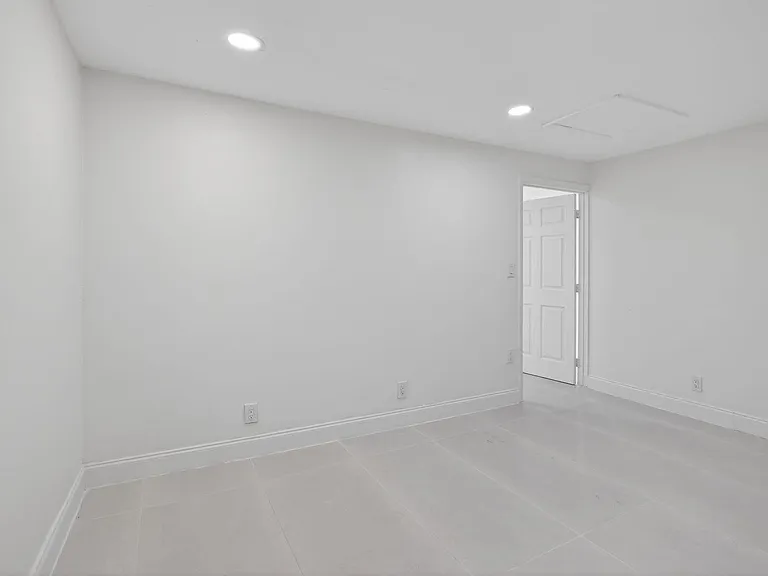 2630 SW 49th Ct #2630 — Photo 18