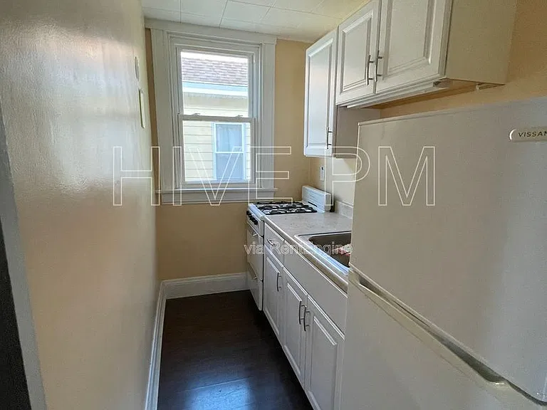 2418 Robertson Ave #2 — Photo 3
