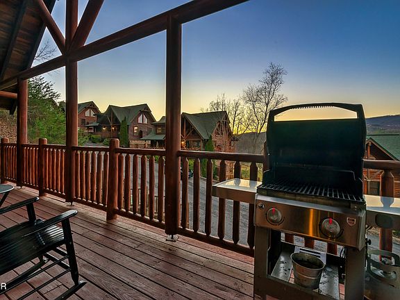 4th image of 1721 Summit View Way