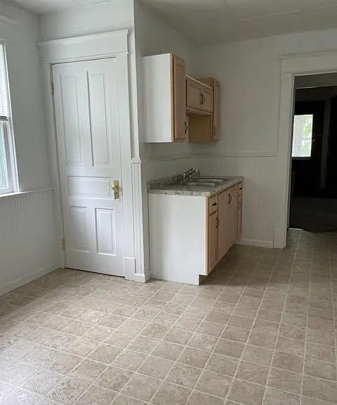 918 W 6th St — Photo 9