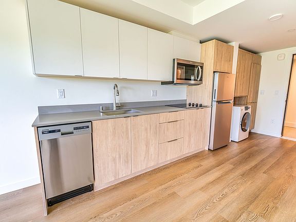 5th image of 4201 Stone Way N #320