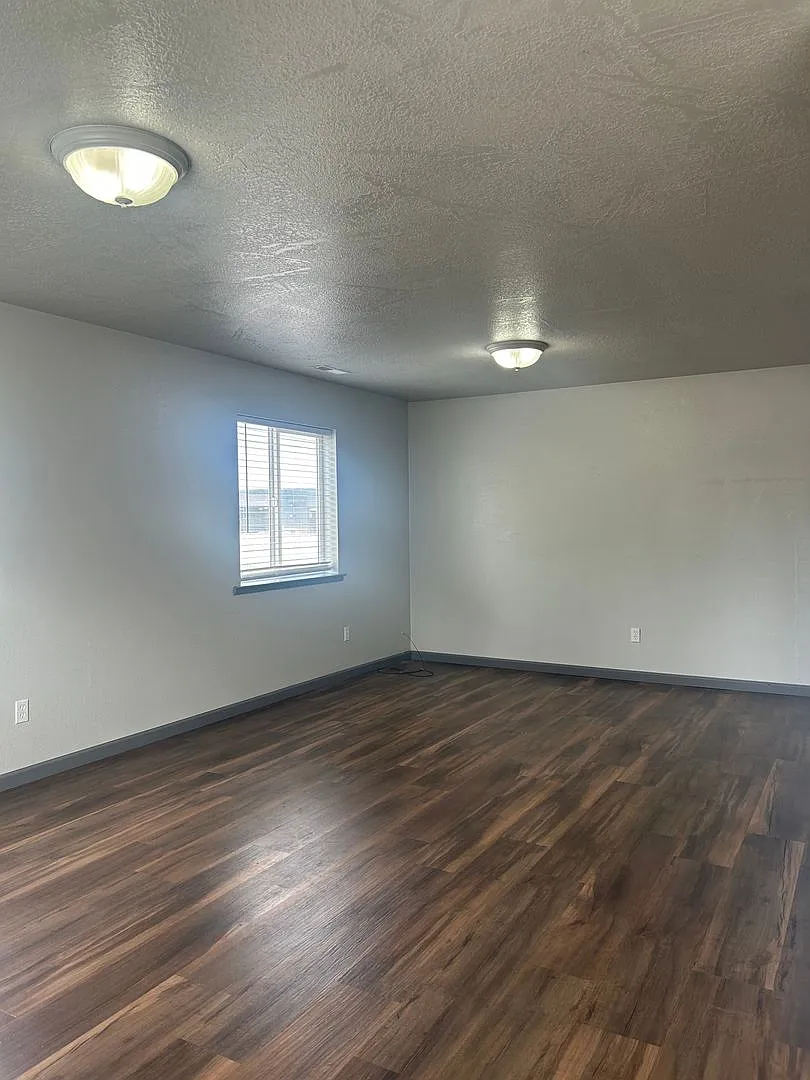 6955-1t - 410-412 Boardman St — Photo 3