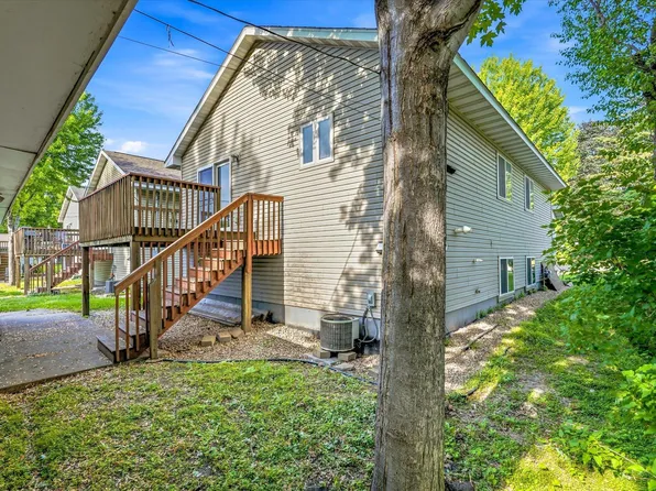 1077 26th Ave SE, Minneapolis, MN 55414