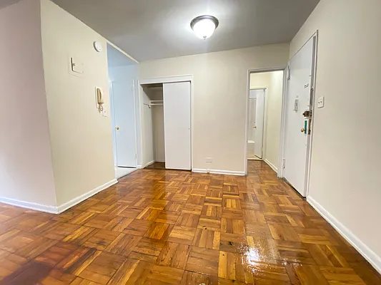 Rented by Contact Realty | media 15