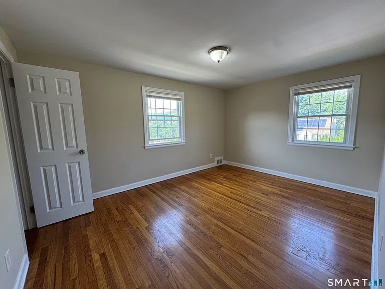 1164 Whitney Ave #J — Photo 6