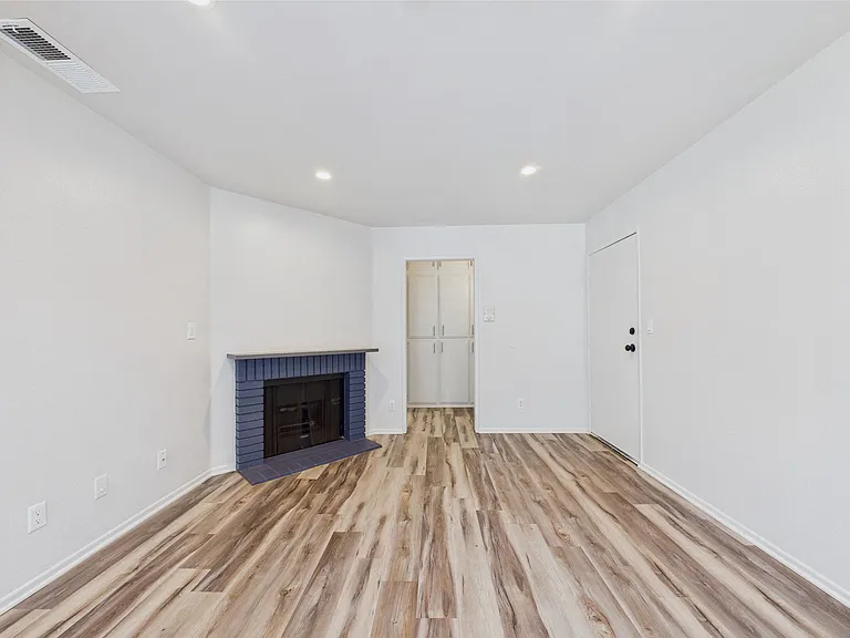 426 E Cedar Ave — Photo 7