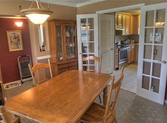 5th image of 100 Edgewood Dr