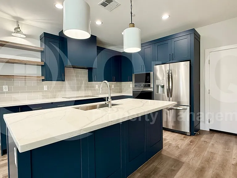 165 E Hearne Way — Photo 3