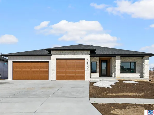 8600 Dragonfly Ln, Lincoln, NE 68526