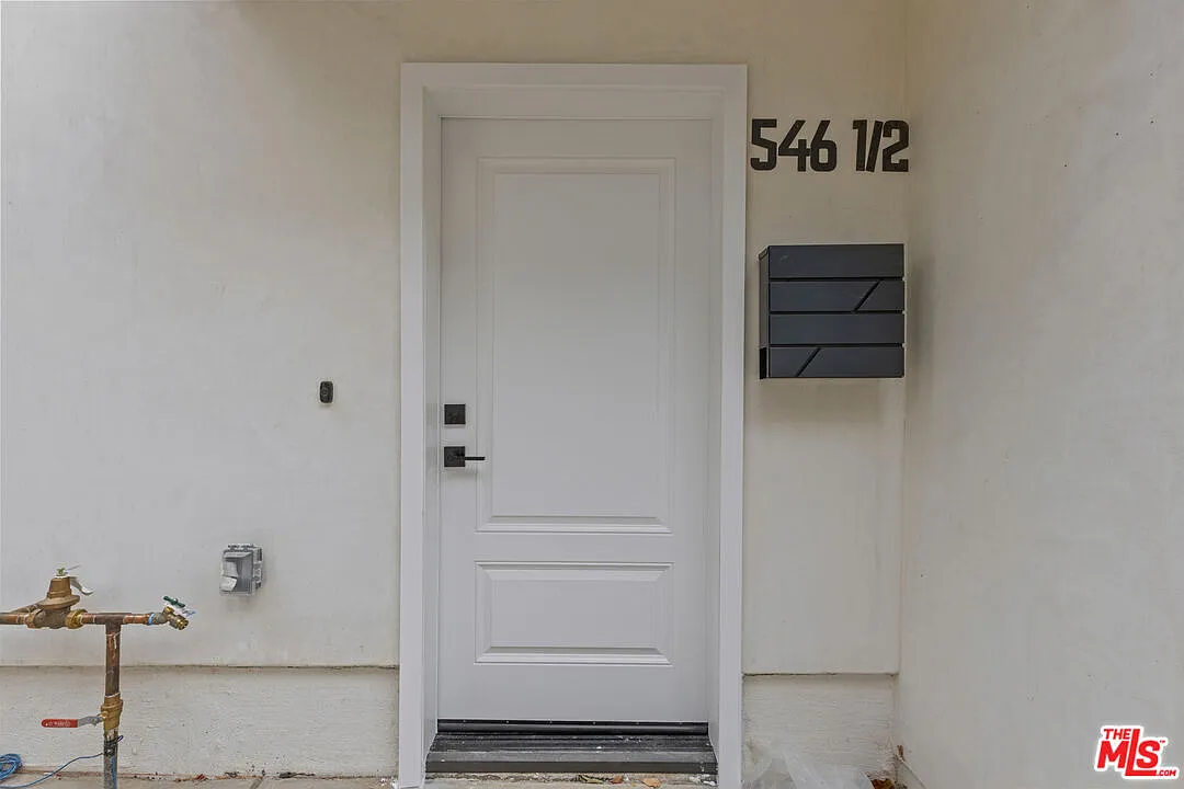 2 bed, 2.5 bath, 1200 sqft, $4,500 — Photo 1