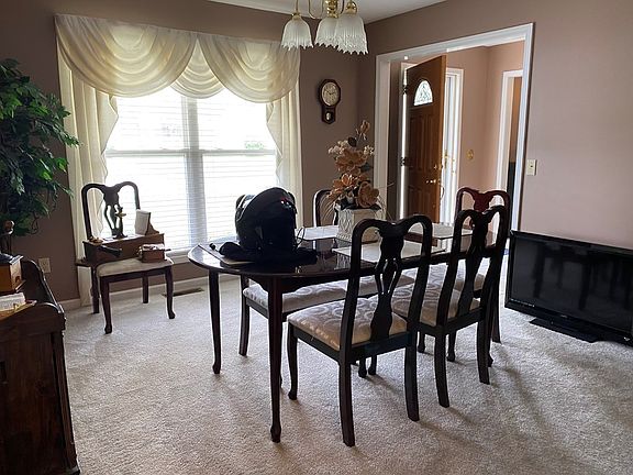 3rd image of 104 Mac Tavish Ln