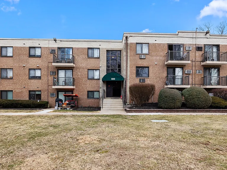 1575 W Street Rd #818 — Photo 1