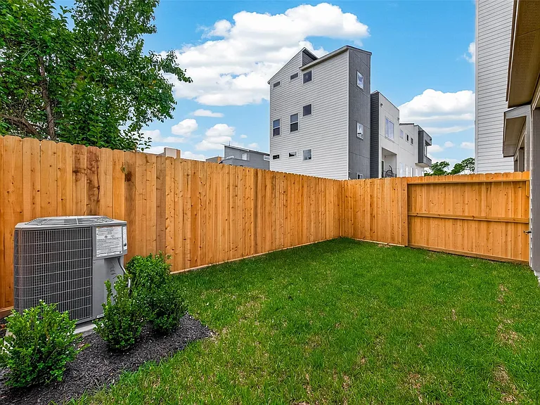 3514 Runnels St #B — Photo 34