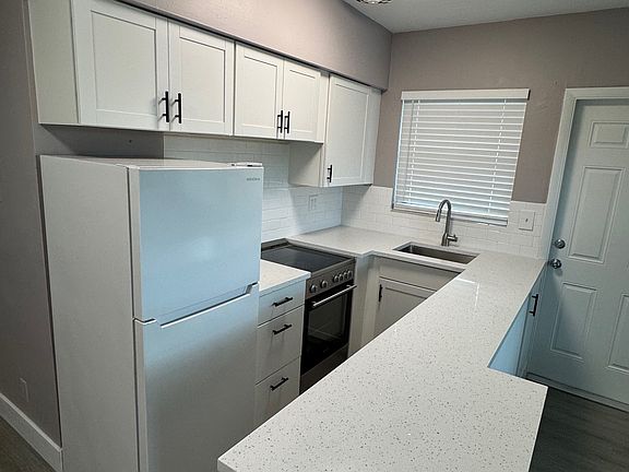 3rd image of 4601 Poinciana St #1