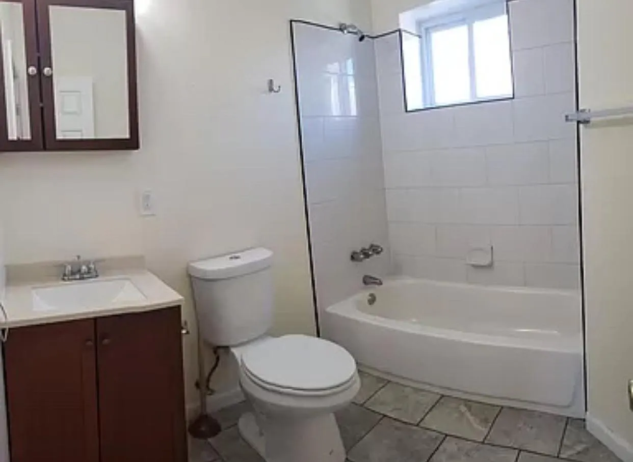 4 bed, 1.5 bath, 1564 sqft, $2,450 — Photo 1