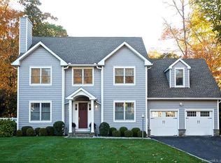 27 Starlight Dr, Norwalk, CT 06851