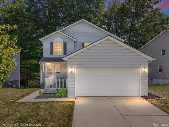 1230 Sherwood Forest Ct, Waterford, MI 48327