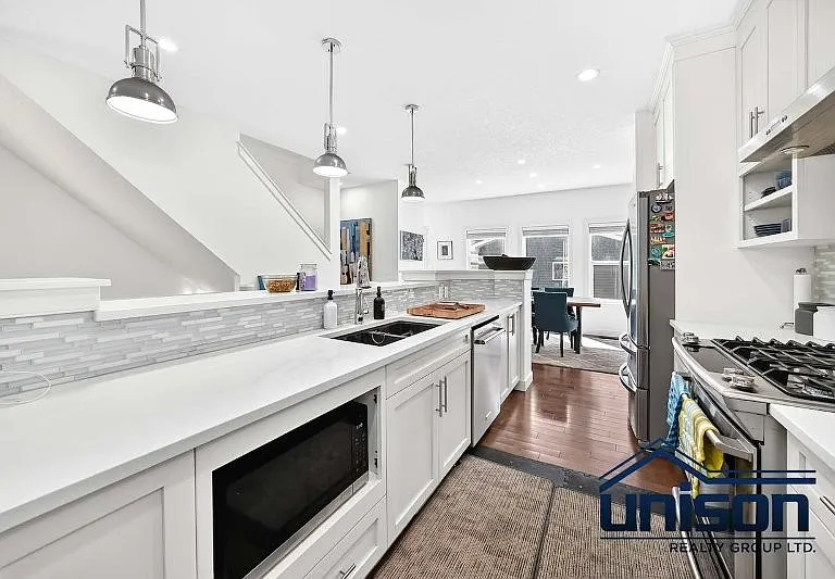 47 N Evanspark Rd NW — Photo 6