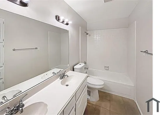 8402 Trail Lake Dr — Photo 11