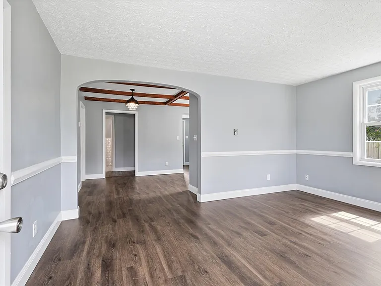 2812 Skelton St — Photo 4