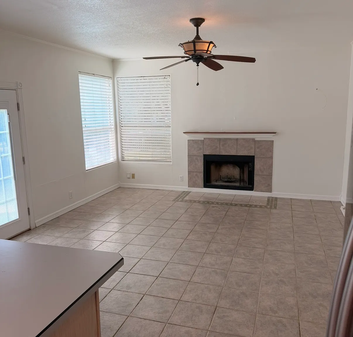 4 bed, 2203 sqft, $2,200 — Photo 3