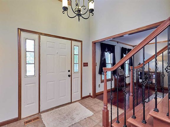 3rd image of 2101 Lehne Ct