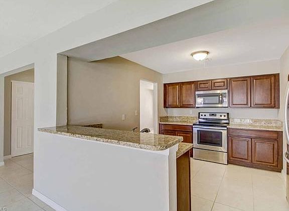 5th image of 8760 Cypress Lake Dr