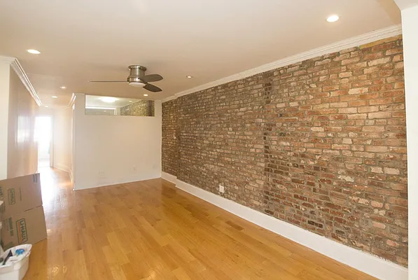 Rented by Jonis Realty | media 9