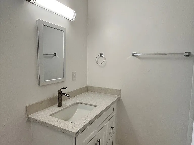 2844 Ardmore Ave #3 — Photo 6