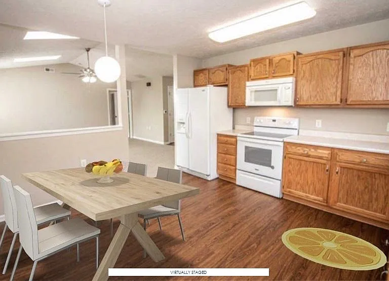 2315 Temple Ct E — Photo 4