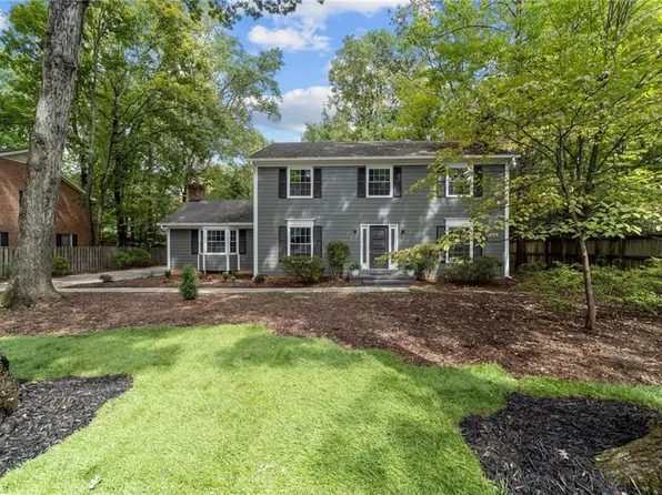 3036 Lake Forest Dr, Greensboro, NC 27408