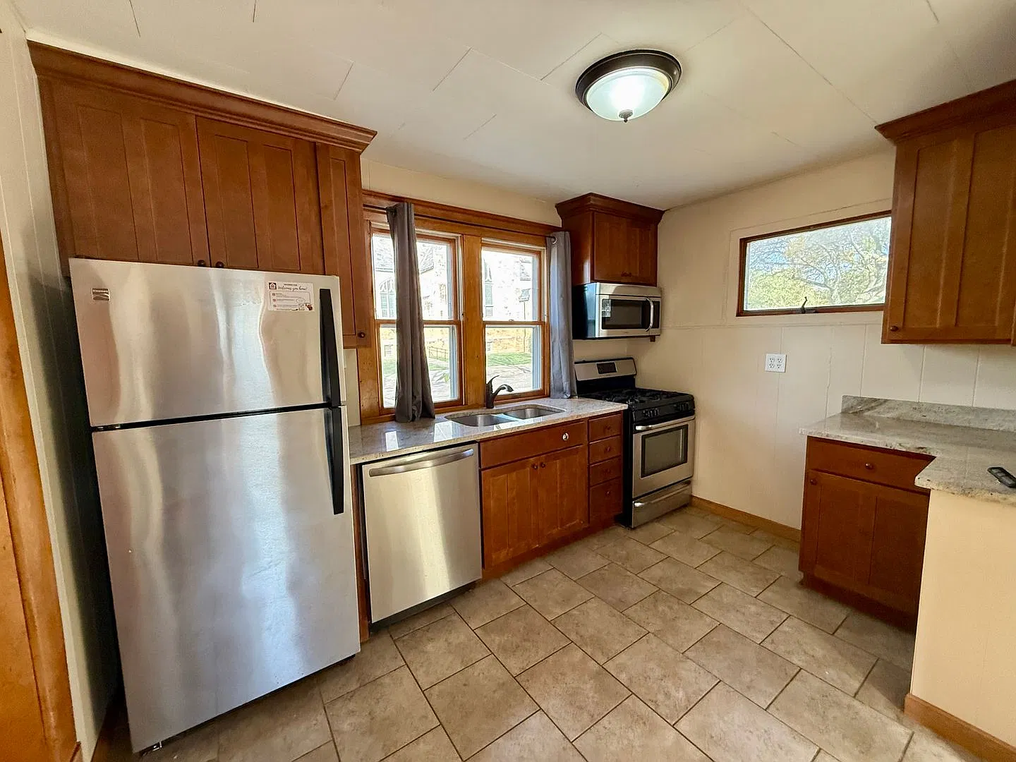 Beautiful, Clean 4 bedroom West 7th Gem!! — Photo 1
