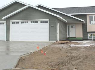 6035 Edgerly Ln, Lincoln, ND 58504