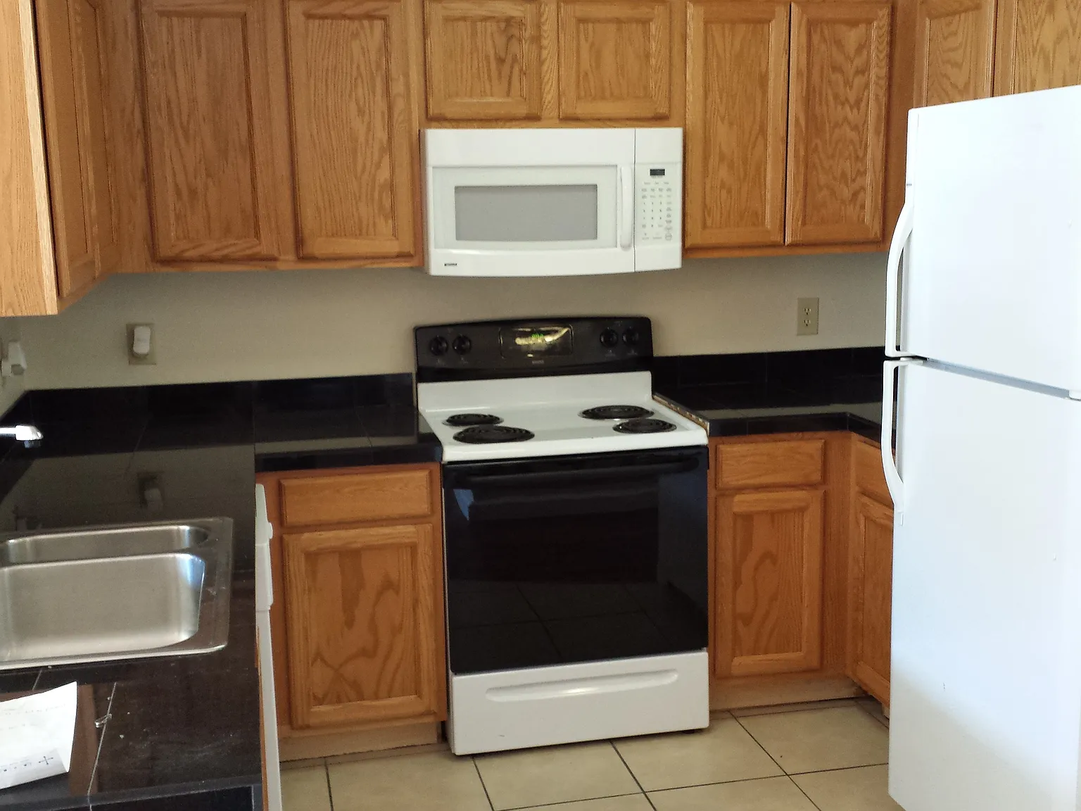 4 bed, 1100 sqft, $725 — Photo 2