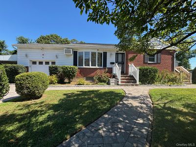 10 13th Avenue, West Babylon, NY, 11704
