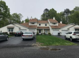42 Ava Ct, Manorville, NY 11949