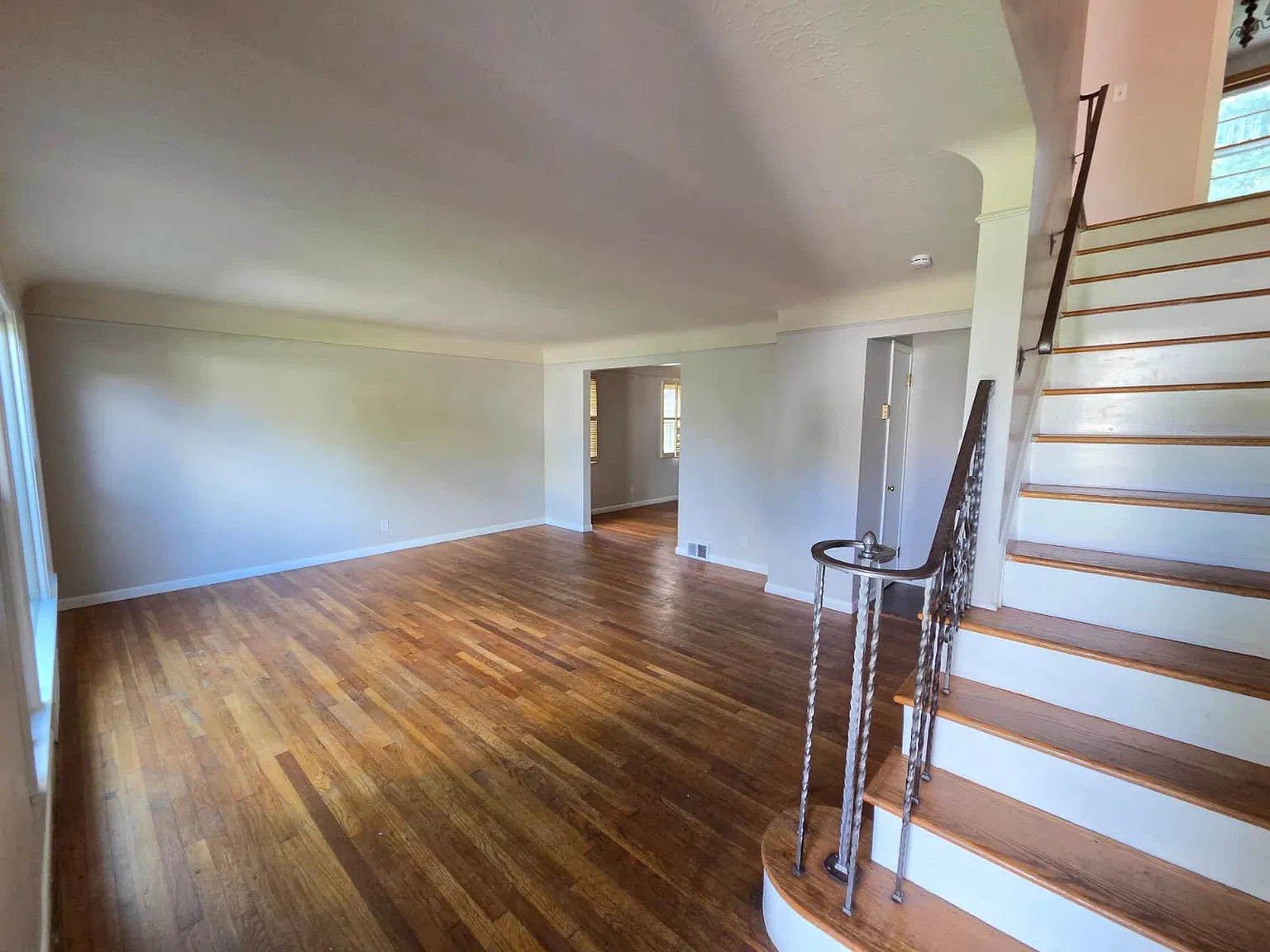 3 bed, 1.5 bath, 2002 sqft, $1,950 — Photo 2