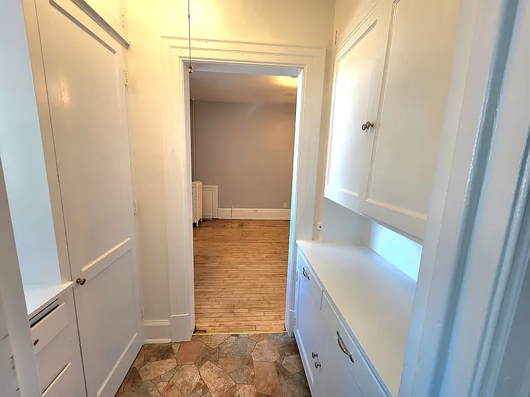 327 6th Ave SE #4 — Photo 5