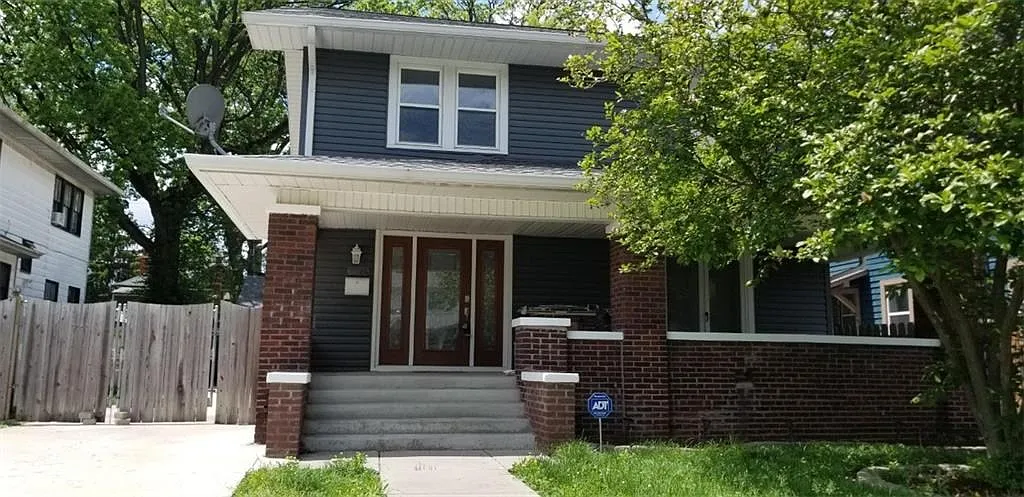 3226 N College Ave photo 1
