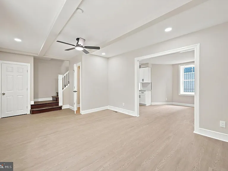 914 E Stafford St — Photo 4