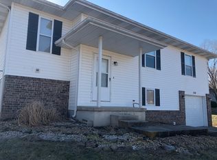 1514 W Meadow St, Ozark, MO 65721